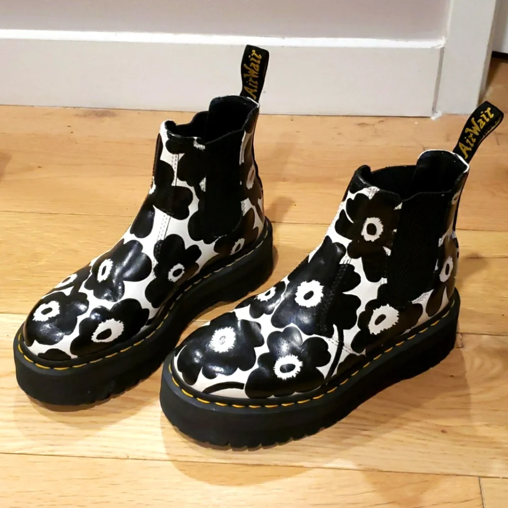 Floral handpainted Dr Martens boots - Picture 2 of 12